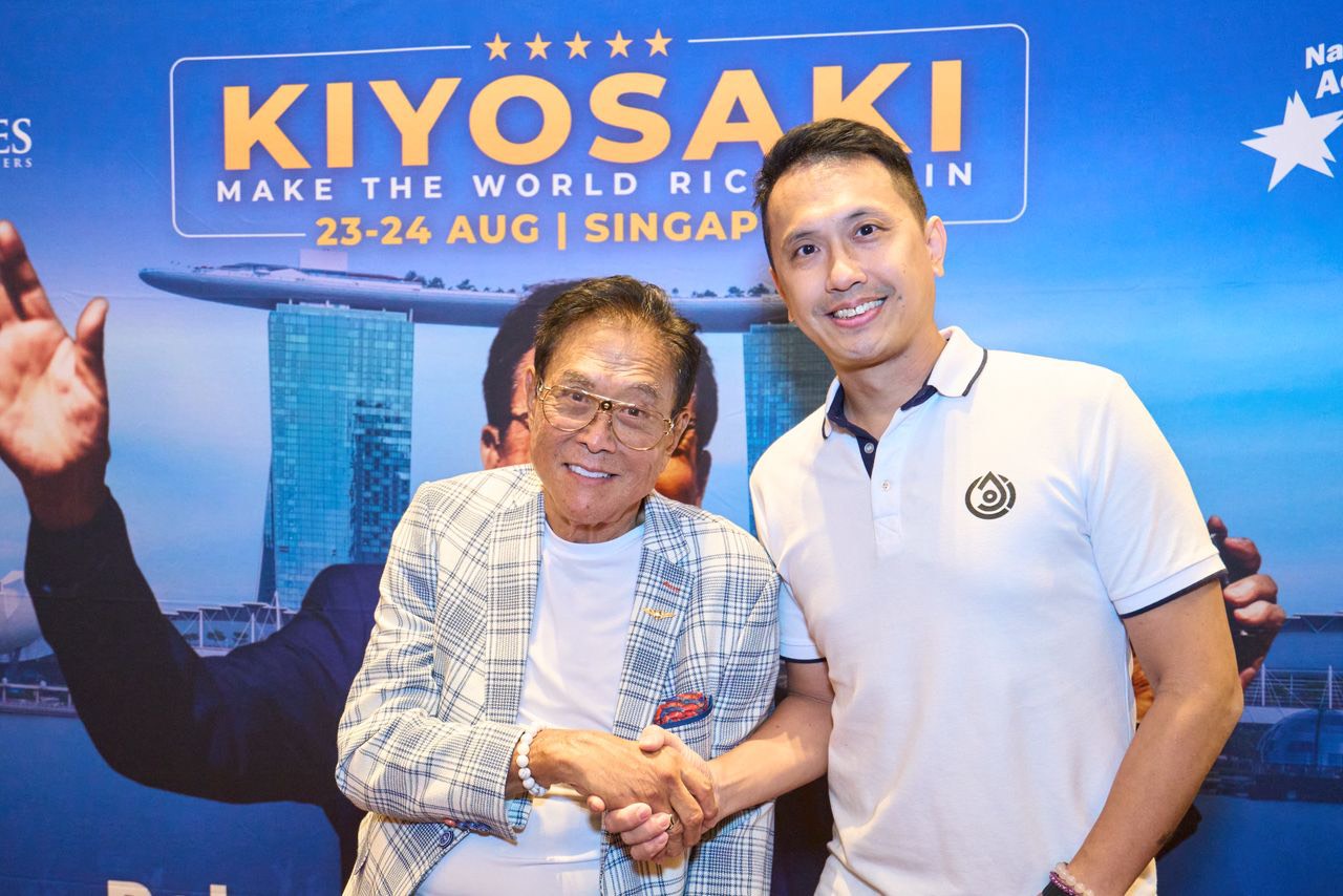 Jackie 與羅伯特清崎於 Kiyosaki Make The World Rich Again 新加坡場合影